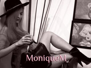 MoniqueM