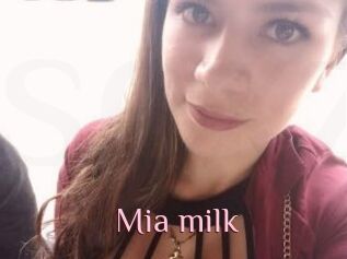 Mia_milk
